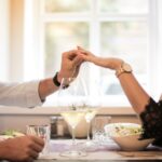 5 ideas para una cena romántica en casa: sorprende a tu pareja