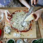 Receta fácil para hacer masa de pizza casera: ¡Deliciosa y perfecta para tus pizzas caseras!